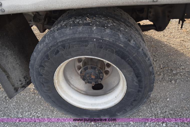 image for item J7010 2006 Freightliner Business Class M2 box truck