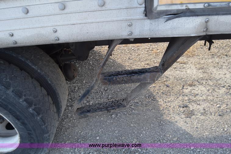 image for item J7010 2006 Freightliner Business Class M2 box truck