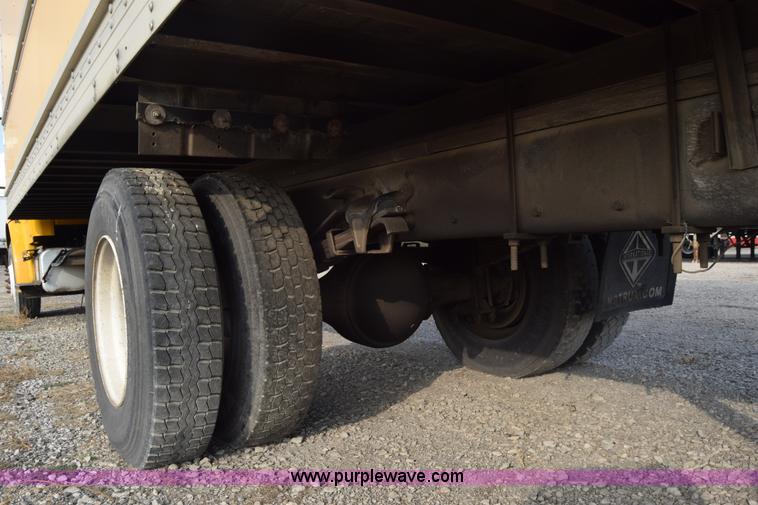 image for item J7010 2006 Freightliner Business Class M2 box truck