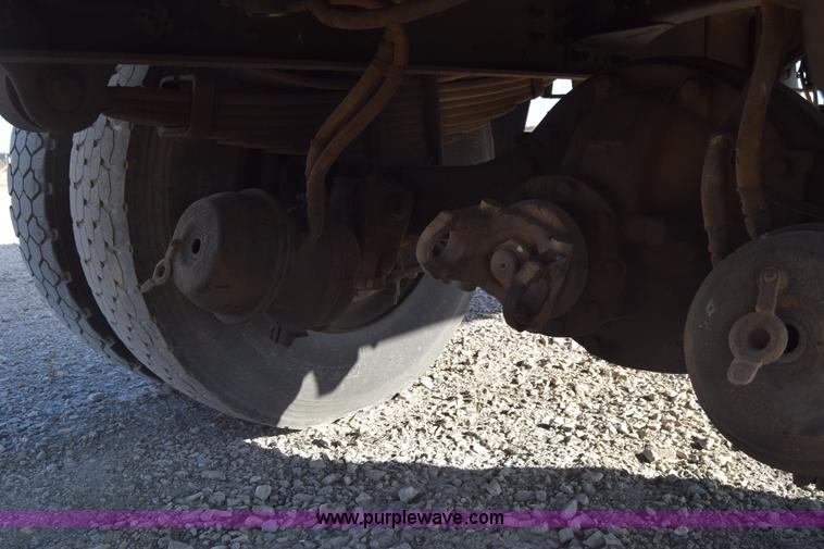 image for item J7010 2006 Freightliner Business Class M2 box truck