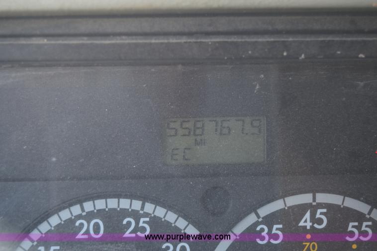 image for item J7217 2006 Freightliner Columbia semi truck