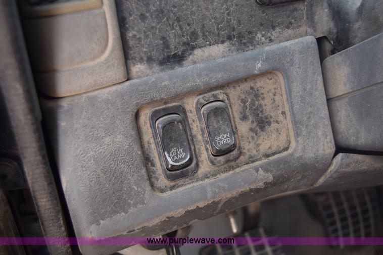 image for item J7217 2006 Freightliner Columbia semi truck