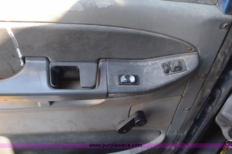 image for item J7217 2006 Freightliner Columbia semi truck