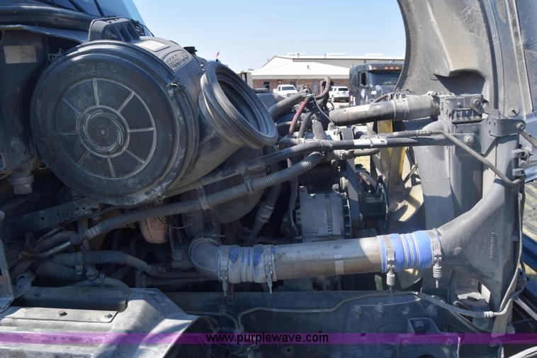 image for item J7217 2006 Freightliner Columbia semi truck