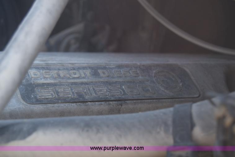 image for item J7217 2006 Freightliner Columbia semi truck