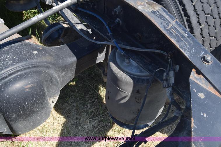 image for item J7217 2006 Freightliner Columbia semi truck