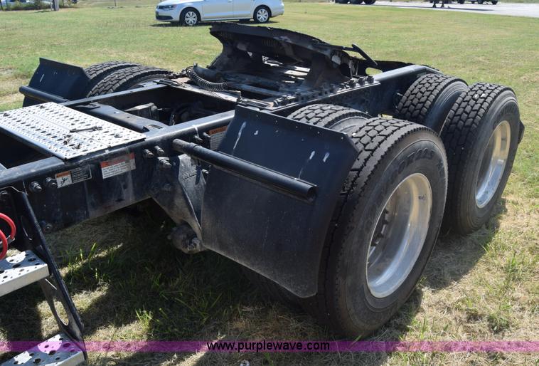 image for item J7217 2006 Freightliner Columbia semi truck