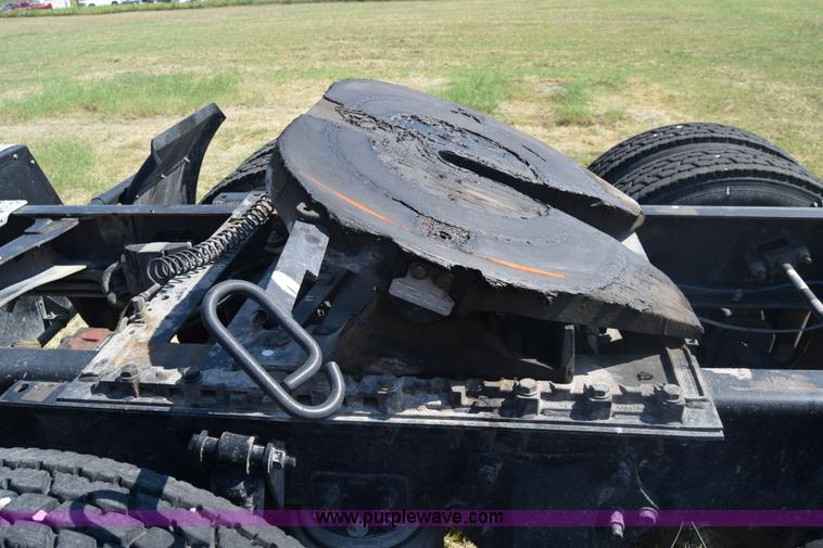 image for item J7217 2006 Freightliner Columbia semi truck