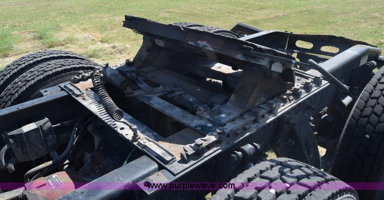 image for item J7217 2006 Freightliner Columbia semi truck