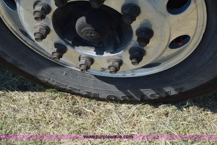 image for item J7217 2006 Freightliner Columbia semi truck