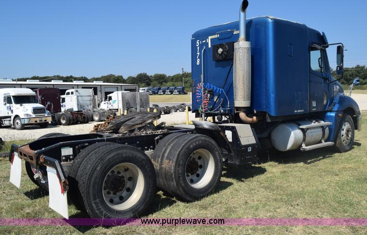 image for item J7218 2006 Freightliner Columbia semi truck