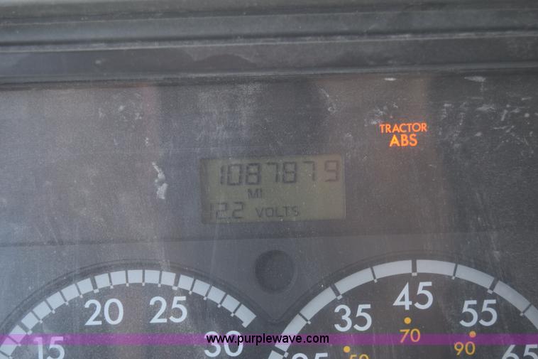 image for item J7218 2006 Freightliner Columbia semi truck