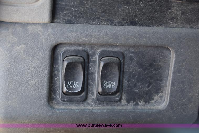 image for item J7218 2006 Freightliner Columbia semi truck