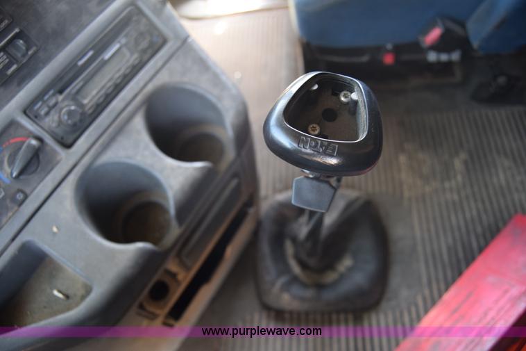 image for item J7218 2006 Freightliner Columbia semi truck