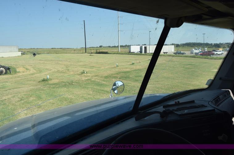 image for item J7218 2006 Freightliner Columbia semi truck