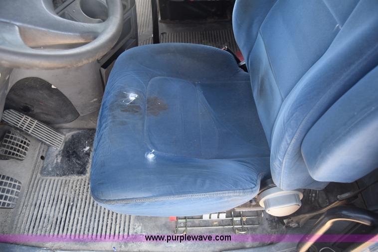 image for item J7218 2006 Freightliner Columbia semi truck