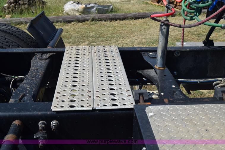 image for item J7218 2006 Freightliner Columbia semi truck