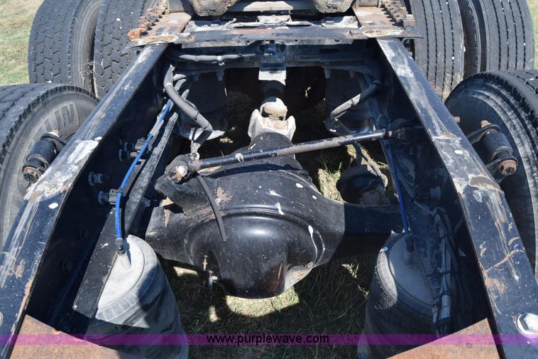 image for item J7218 2006 Freightliner Columbia semi truck