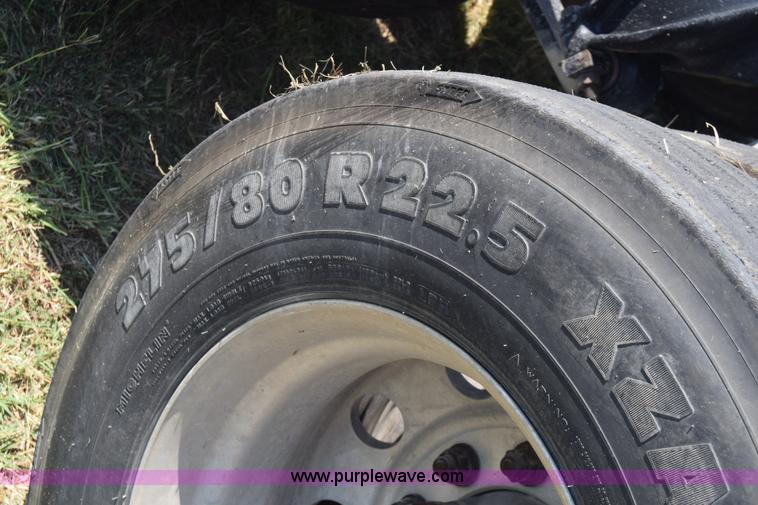 image for item J7218 2006 Freightliner Columbia semi truck