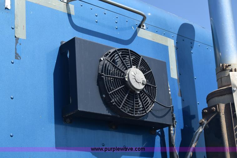 image for item J7218 2006 Freightliner Columbia semi truck