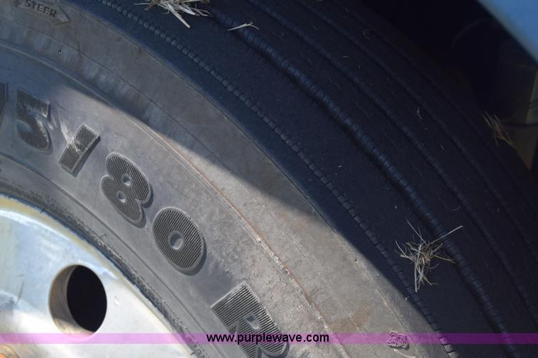 image for item J7218 2006 Freightliner Columbia semi truck