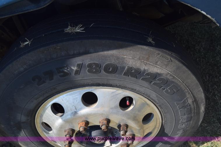 image for item J7218 2006 Freightliner Columbia semi truck