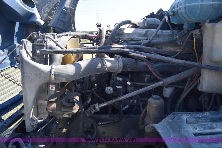 image for item J7218 2006 Freightliner Columbia semi truck