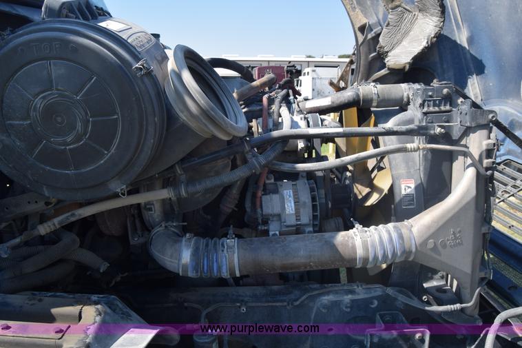 image for item J7218 2006 Freightliner Columbia semi truck