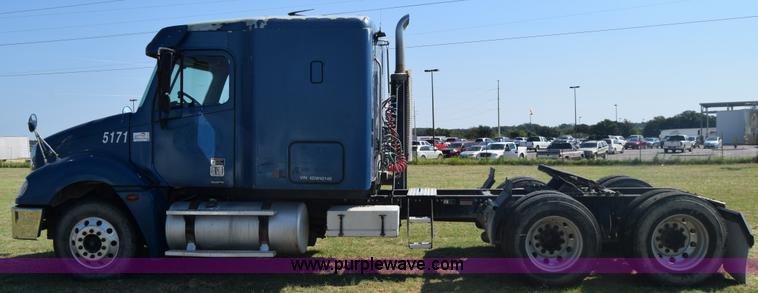 image for item J7219 2006 Freightliner Columbia semi truck