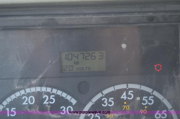 image for item J7219 2006 Freightliner Columbia semi truck