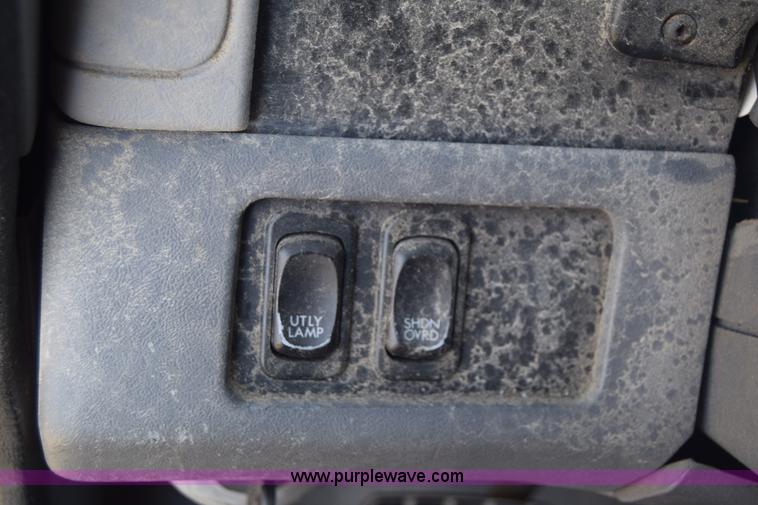 image for item J7219 2006 Freightliner Columbia semi truck