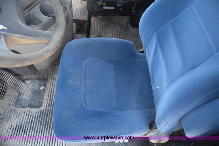 image for item J7219 2006 Freightliner Columbia semi truck