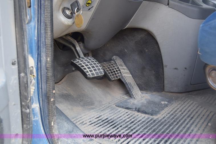 image for item J7219 2006 Freightliner Columbia semi truck