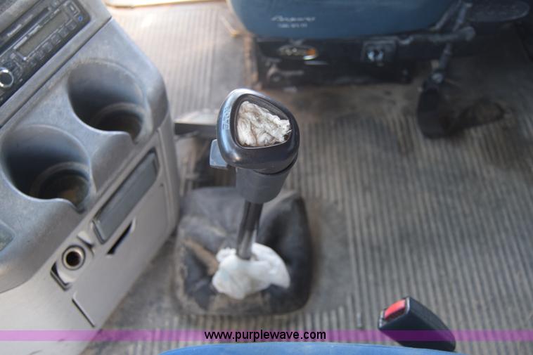 image for item J7219 2006 Freightliner Columbia semi truck