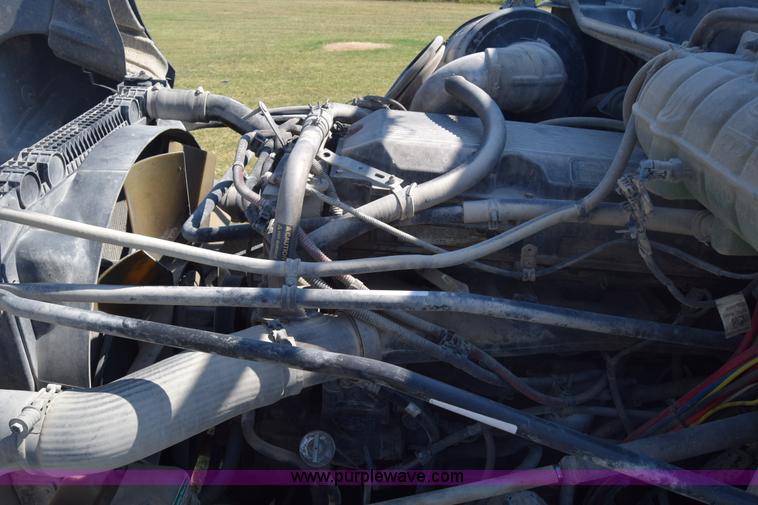 image for item J7219 2006 Freightliner Columbia semi truck