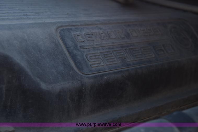 image for item J7219 2006 Freightliner Columbia semi truck