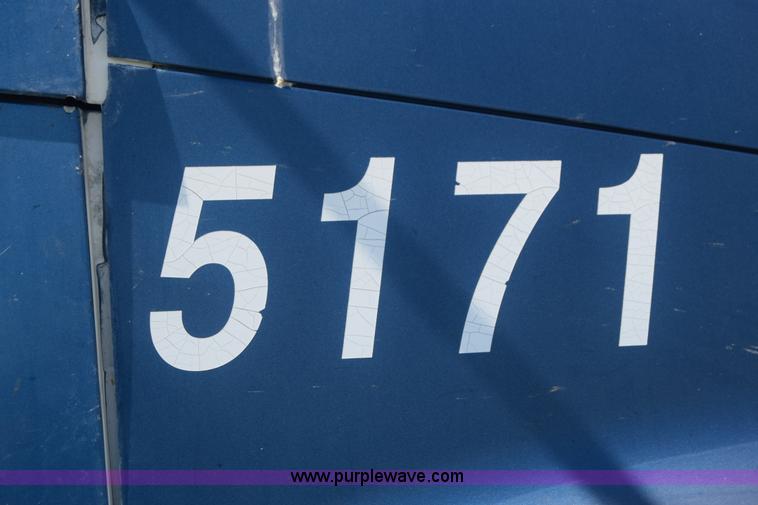 image for item J7219 2006 Freightliner Columbia semi truck