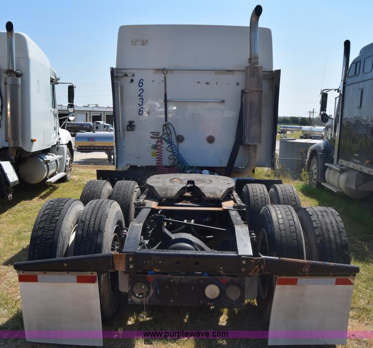 image for item J7220 2006 International 9400i semi truck