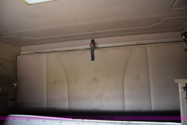 image for item J7220 2006 International 9400i semi truck