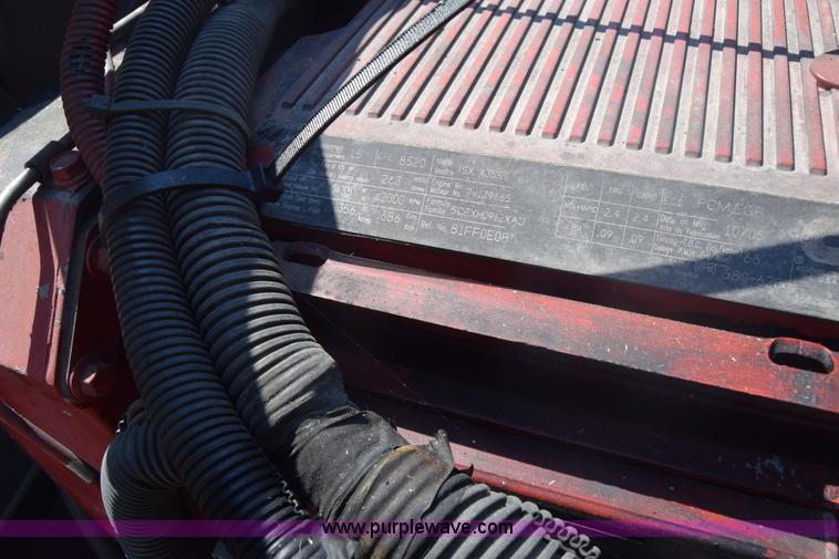 image for item J7220 2006 International 9400i semi truck