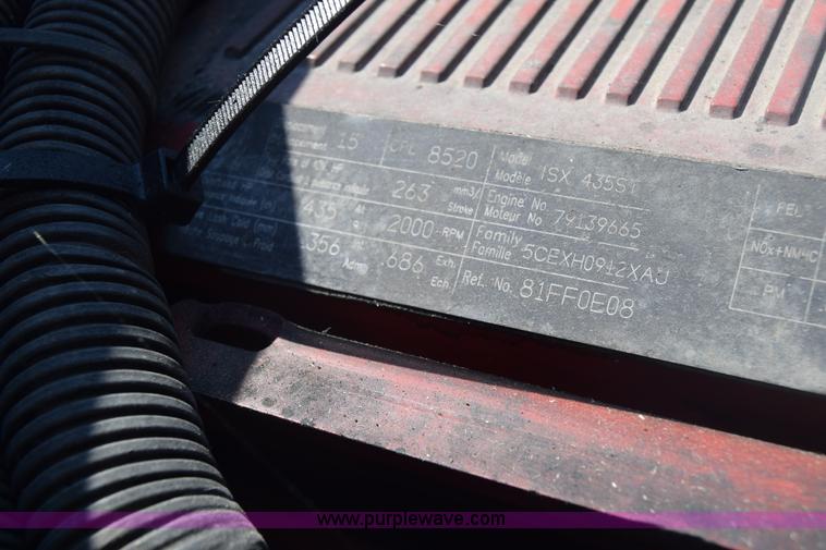 image for item J7220 2006 International 9400i semi truck