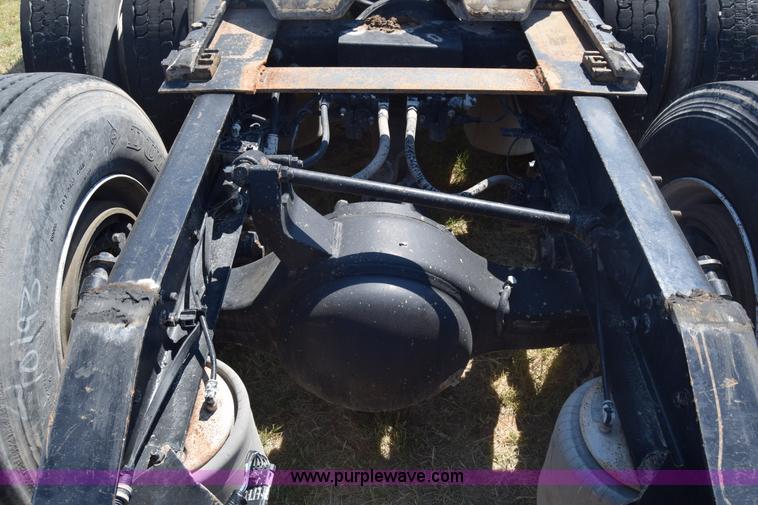 image for item J7220 2006 International 9400i semi truck