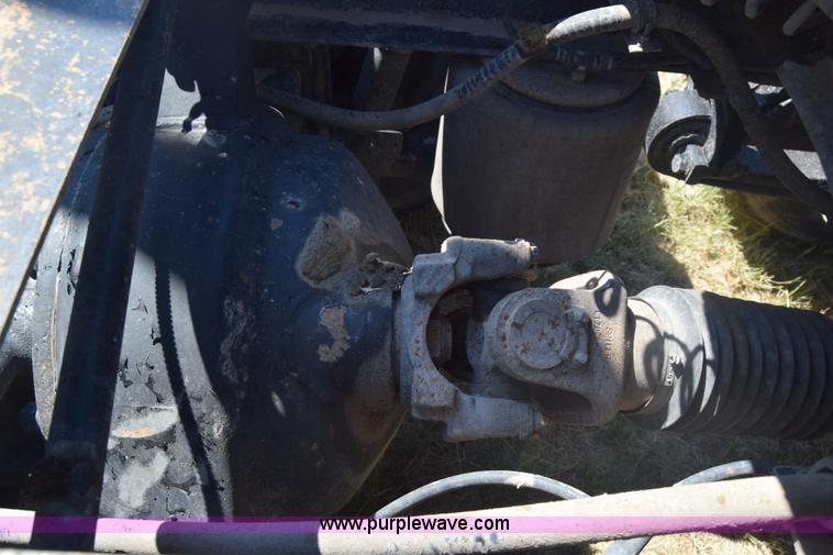 image for item J7220 2006 International 9400i semi truck