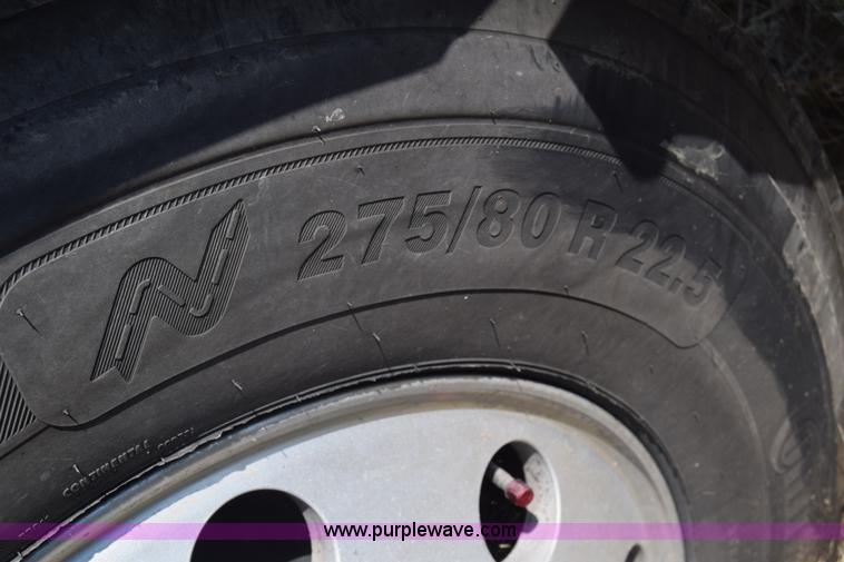 image for item J7220 2006 International 9400i semi truck