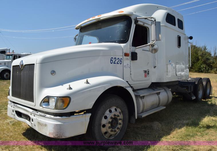 image for item J7221 2007 International 9400i semi truck