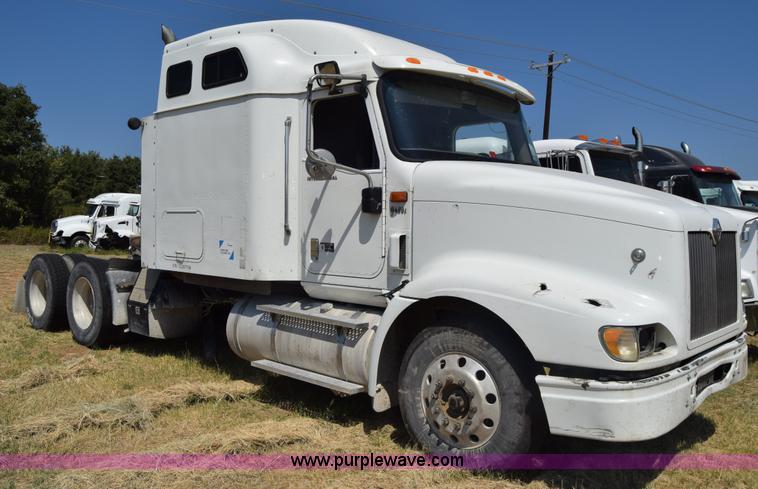 image for item J7221 2007 International 9400i semi truck