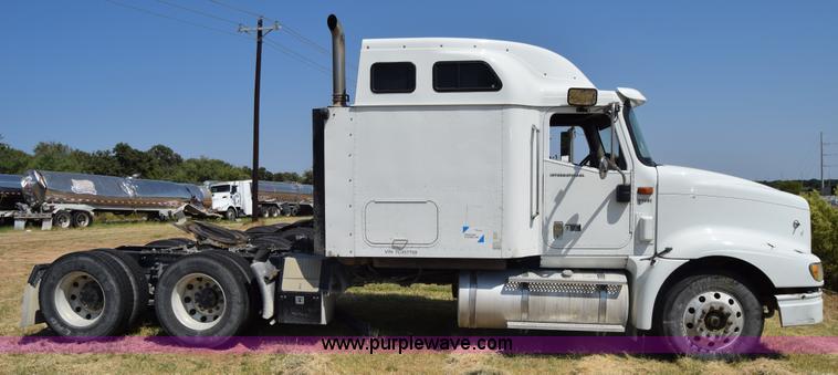 image for item J7221 2007 International 9400i semi truck