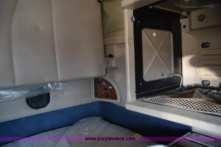 image for item J7221 2007 International 9400i semi truck