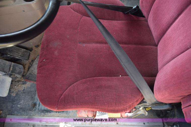 image for item J7221 2007 International 9400i semi truck