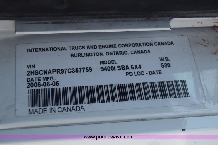image for item J7221 2007 International 9400i semi truck